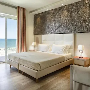 hotel-kursaal-riccione.riccione-hotels.org/